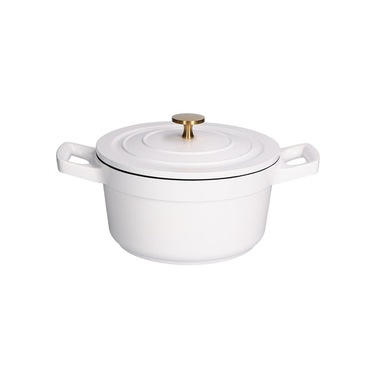Casseruola bassa con coperchio in alluminio antiaderente con fondo esterno di colore bianco e interno di colore nero, pomolo di colore oro. diametro cm 20, altezza (casseruola senza coperchio) cm 10,5. Adatta su tutte le fonti di calore. Lavabile in lavastoviglie. In negozio e online su tuttochic.it