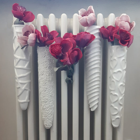 Umidificatore in porcellana Dimensioni: 6,5 x h 32,5 cm. Accessori per rendere la casa speciale, tante idee seducenti per dare calore ed emozione a spazi anonimi. In negozio e online su tuttochic.it