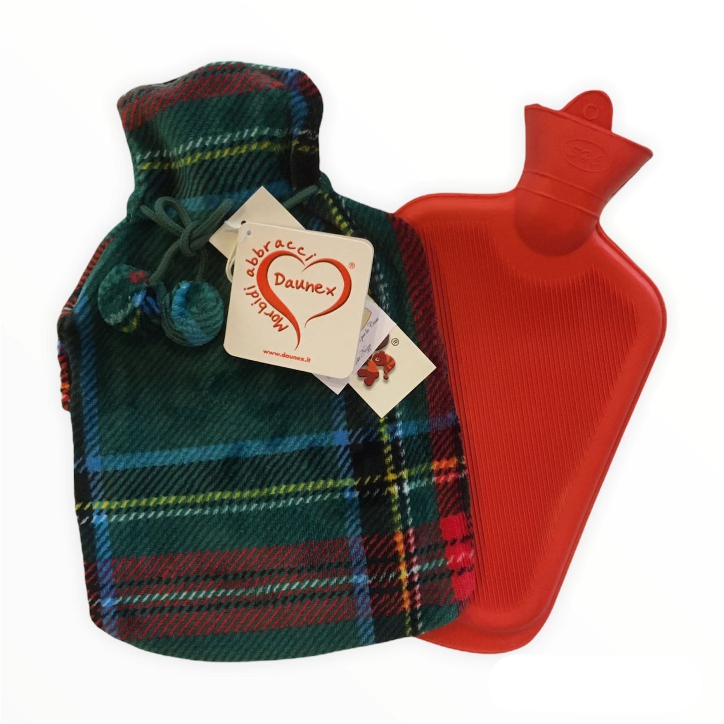 Borsa dell'acqua calda in morbidissima microfibra con fondo di colore verde e decoro Tartan scozzese. "Fatti coccolare con un morbido abbraccio". Dimensioni: cm 23 x 37 Tessuto 100% poliestere. In negozio e online su tuttochic.it