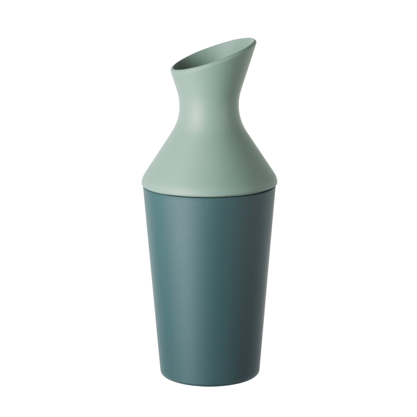 Brocca in Repet (materia prima realizzata con il recupero di imballaggi in plastica post consumo). Dimensione: cm.12 x 12 x h 30. Capacità: lt. 1,50 Colore: ottanio. Peso: 520 gr. Made in Italy. In negozio e online su tuttochic.it
