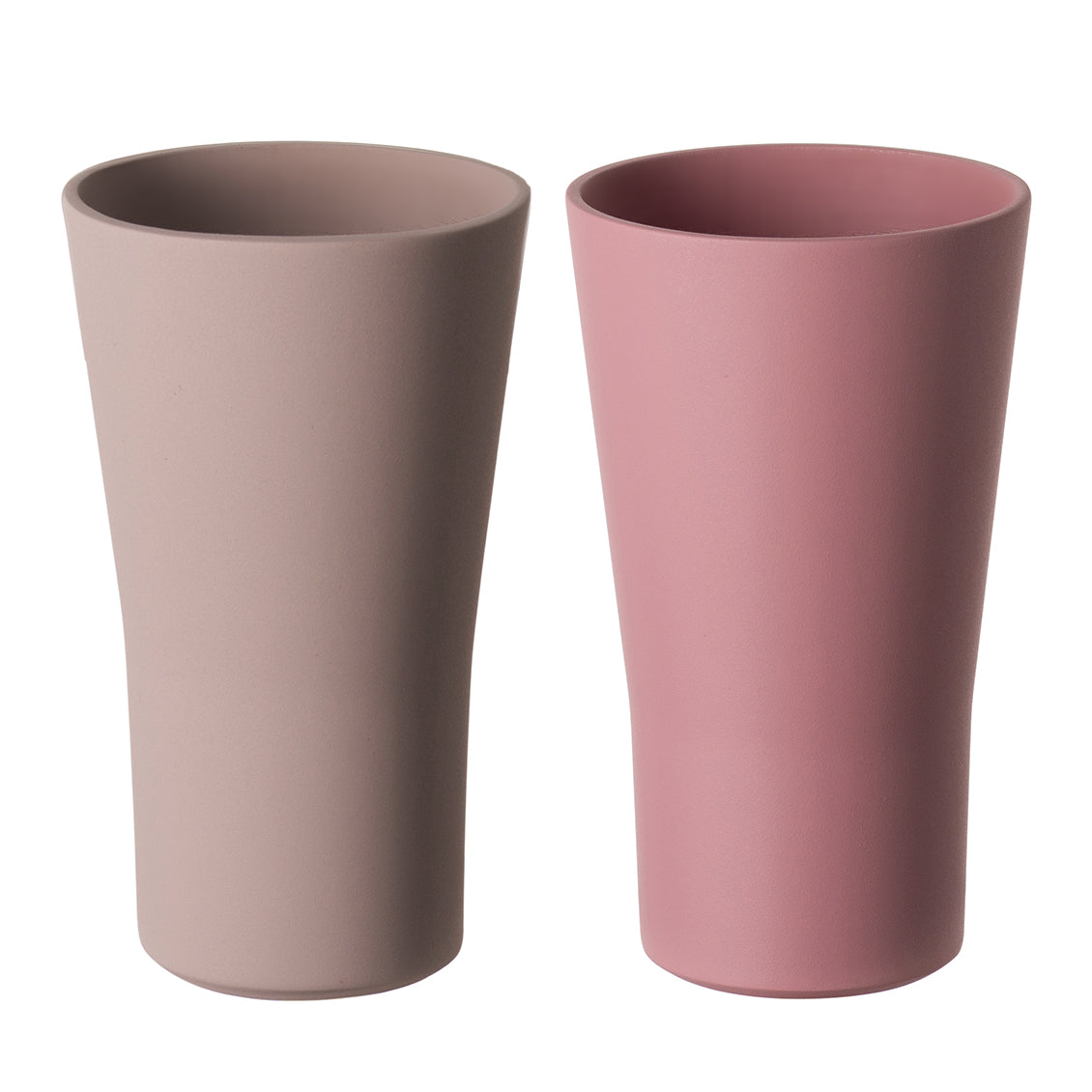 Set di 2 bicchieri da bibita in Repet (materia prima realizzata con il recupero di imballaggi in plastica post consumo). Dimensione: cm.8,6 x 8,6 x h 14,4. Capacità: lt. 0,44 Colore: rosa. Peso: 138 gr. (singolo). Made in Italy. In negozio e online su tuttochic.it