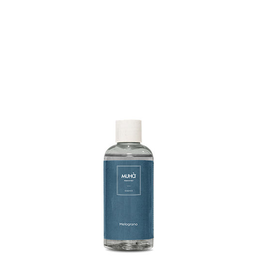 Ricarica per profumatore d'ambiente 100 ml. Fragranza MELOGRANO L’intenso profumo dell’arancio, pesca e melone riportando alla mente le assolate campagne siciliane, accarezzate dal vento carico di dolci note fruttate, ammorbidite da un fondo di melograno, vaniglia e legno di cedro. In negozio e online su tuttochic.it