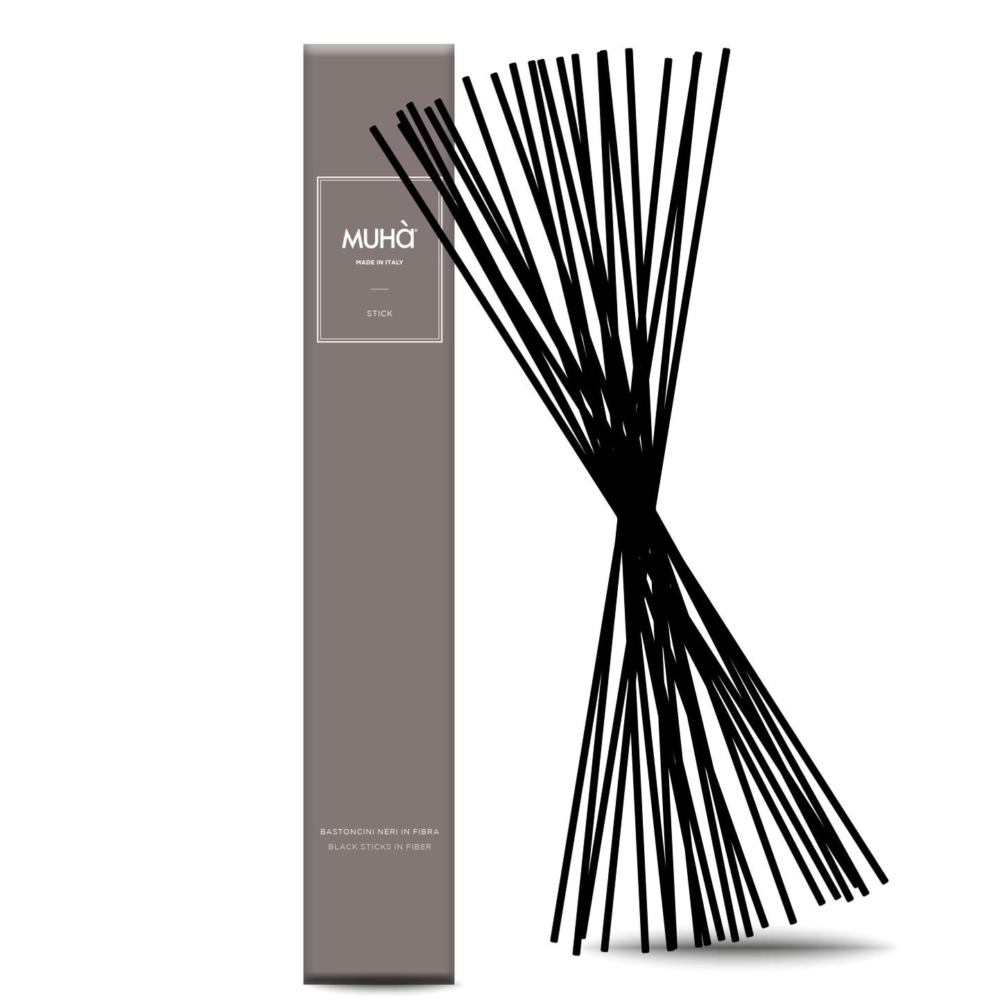 Bastoncini in fibra neri per diffusori di profumo. Scegli quanti bastoncini utilizzare per dare all'ambiente l'intensità di profumo che preferisci. Più bastoncini vengono utilizzati più il profumo è intenso e si diffonde rapidamente. Set di 20 pezzi da 4 mm di ø e lunghi 50 cm. In negozio e online su tuttochic.it