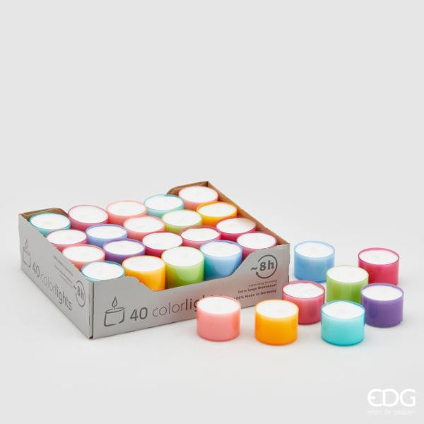 Confezione di 40 candele lumino con contenitore trasparente. Fiamma regolare e sicura Durata 8 ore singola candela Made in Germany Tenere lontano dalla portata dei bambini Dimensioni singola candela: cm Ø 3,8 x 2,3 h. In negozio e online su tuttochic.it