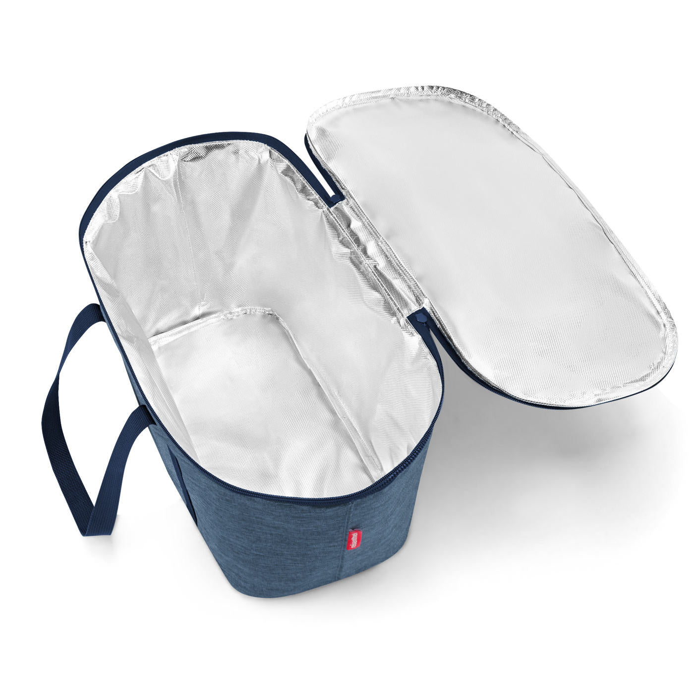 La borsa frigo Coolerbag Twist Blue è fatta su misura per funzionare come borsa per il trasporto, cestino della spesa, o come un compagno fantastico da solo. Caratteristiche Dimensioni (L x A x P in cm): 44,5 x 24,5 x 25 Capacità: 20 l Tessuto con tre volte più fili fini e multicolori, colore blu.