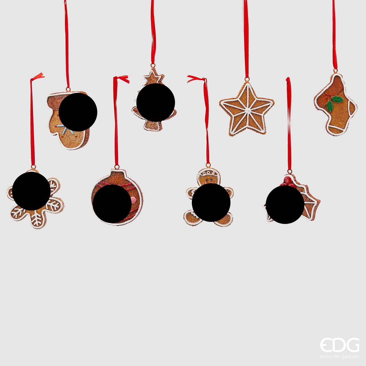 Decoro per albero di natale in resina decorata a forma di biscotto di marzapane assortiti. Dimensioni: ø cm 9 circa. In negozio e online su tuttochic.it