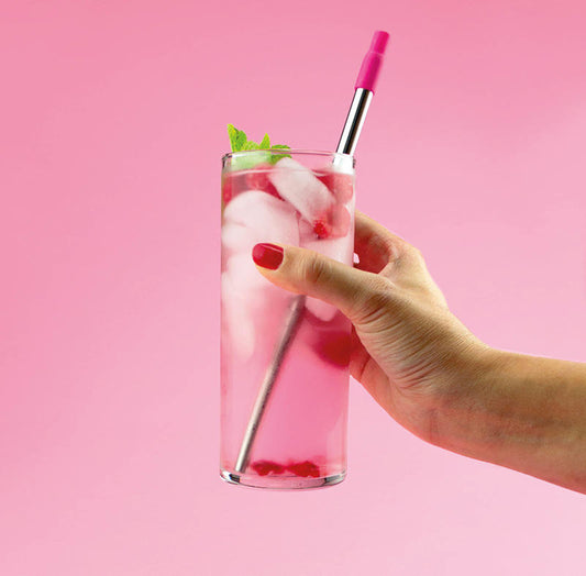 Piccola cannuccia telescopica in acciaio inox portatile e riutilizzabile, ideata per sostituire le cannucce di plastica monouso. Ideale da portare con sè ovunque. La confezione contiene: una cannuccia, una custodia, un anello portachiavi e una spazzola per la pulizia. In negozio e online su tuttochic.it