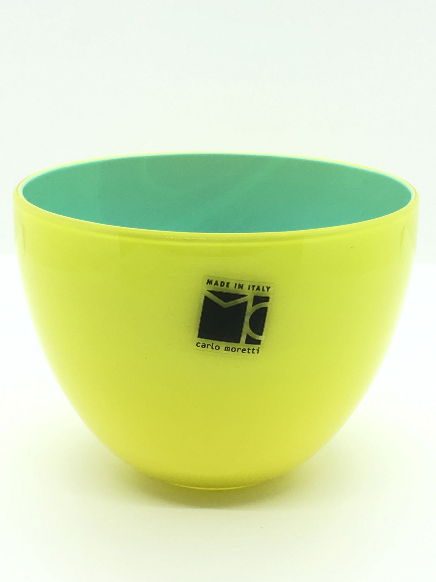 Coppetta in pasta vitrea di Murano bicolore, soffiata a bocca e rifinita a mano. EDIZIONE LIMITATA Dimensioni: diametro 97 mm, altezza 68 mm.