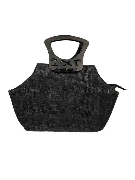 Borsa da passeggio in tessuto decorata con applicazioni di madreperla, perline e manici in legno lavorato. Chiusura a cerniera. Interno foderato con tasca. Dimensioni: cm 44 x 10 x 36 h (inclusi i manici). In negozio e online su tuttochic.it