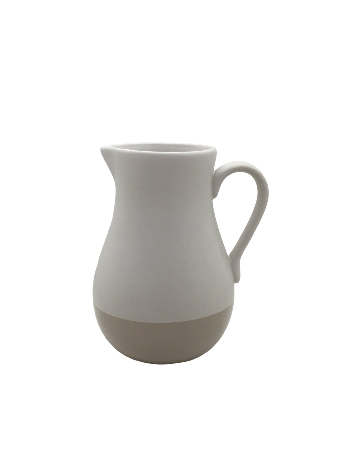 Brocca decorativa in ceramica, di colore avorio con fascia color tortora. Dimensioni: cm 11 x 15 h. realizzato a mano, differenze di colore, irregolarità ed imperfezioni non sono da considerarsi difetti ma caratteristiche tipiche di questa lavorazione, non adatto per uso alimentare. In negozio e online su tuttochic.it