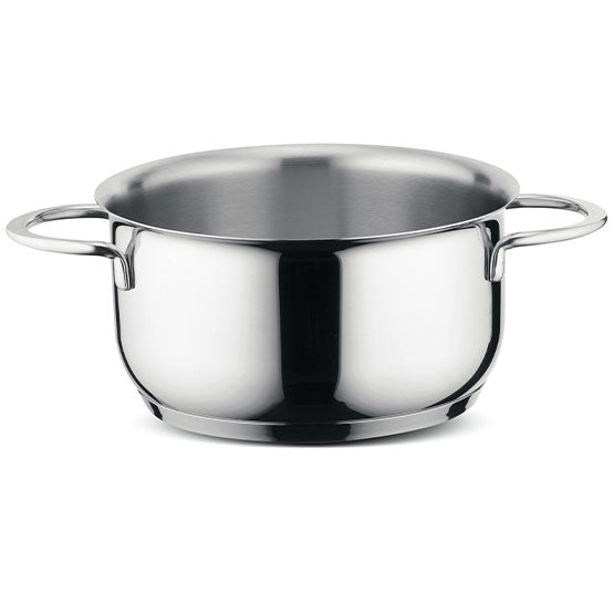 Casseruola fonda in acciaio inox 18/10. Deliziosa è la linea Made in Italy in acciaio di Lagostina. Caratteristiche distintive sono il pratico bordo a versare e i coperchi in acciaio con pomolo serigrafato e il fondo spesso a tre strati Lagoseal Plus
