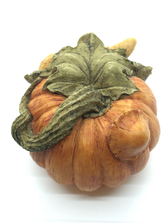 Statuina in resina decorata a mano della linea "Coniglietti" di Artefice Ottanta. Made in Italy Dimensioni: cm 7 x 6 h. In negozio e online su tuttochic.it