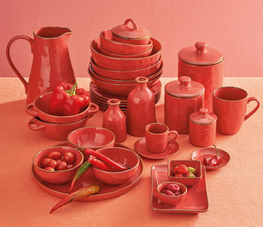 Piatto portata tondo Gourmet Bowl in gres porcellanato di colore rosso corallo. Dimensioni: cm Ø 30 Linea CONCERTO Un concerto di colori, tattili e materici, declinati in delicate sfumature colore, con un sottile bordo dorato che li ravviva. In negozio e online su tuttochic.it