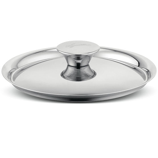 Coperchio in acciaio inox 18/10. Deliziosa è la linea Made in Italy in acciaio di Lagostina. Caratteristiche distintive sono il pratico bordo a versare e i coperchi in acciaio con pomolo serigrafato e il fondo spesso a tre strati Lagoseal Plus Disponibile da cm: 16, 20, 22, 24 e 26.