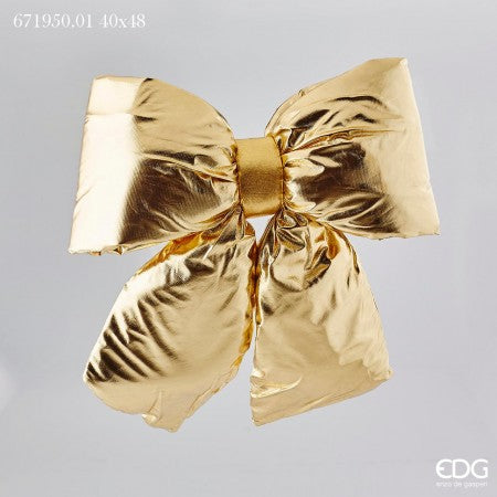 Fiocco in tessuto lurex oro grande. Ideale anche come puntale per albero o decorare una ghirlanda. Dimensione: cm 40 x 48