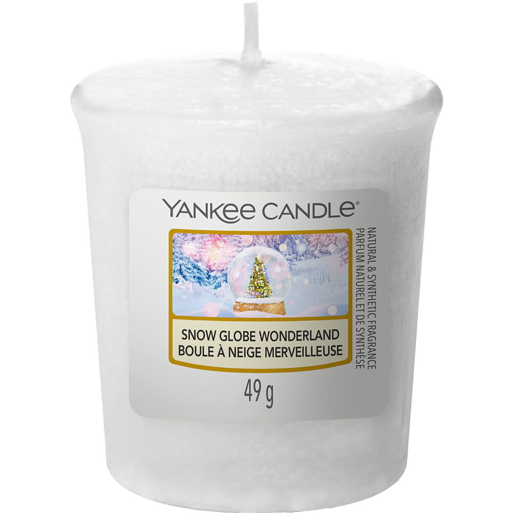 Informazioni sulla fragranza Questa è una fragranza Fresca e Pulita. Entrate in un magico mondo invernale con un turbinio di note che evocano la menta ghiacciata, l'eucalipto e il legno di cedro. Ogni candela sampler è 49 gr. Tempo di combustione: 15 ore circa. In negozio e online su tuttochic.it