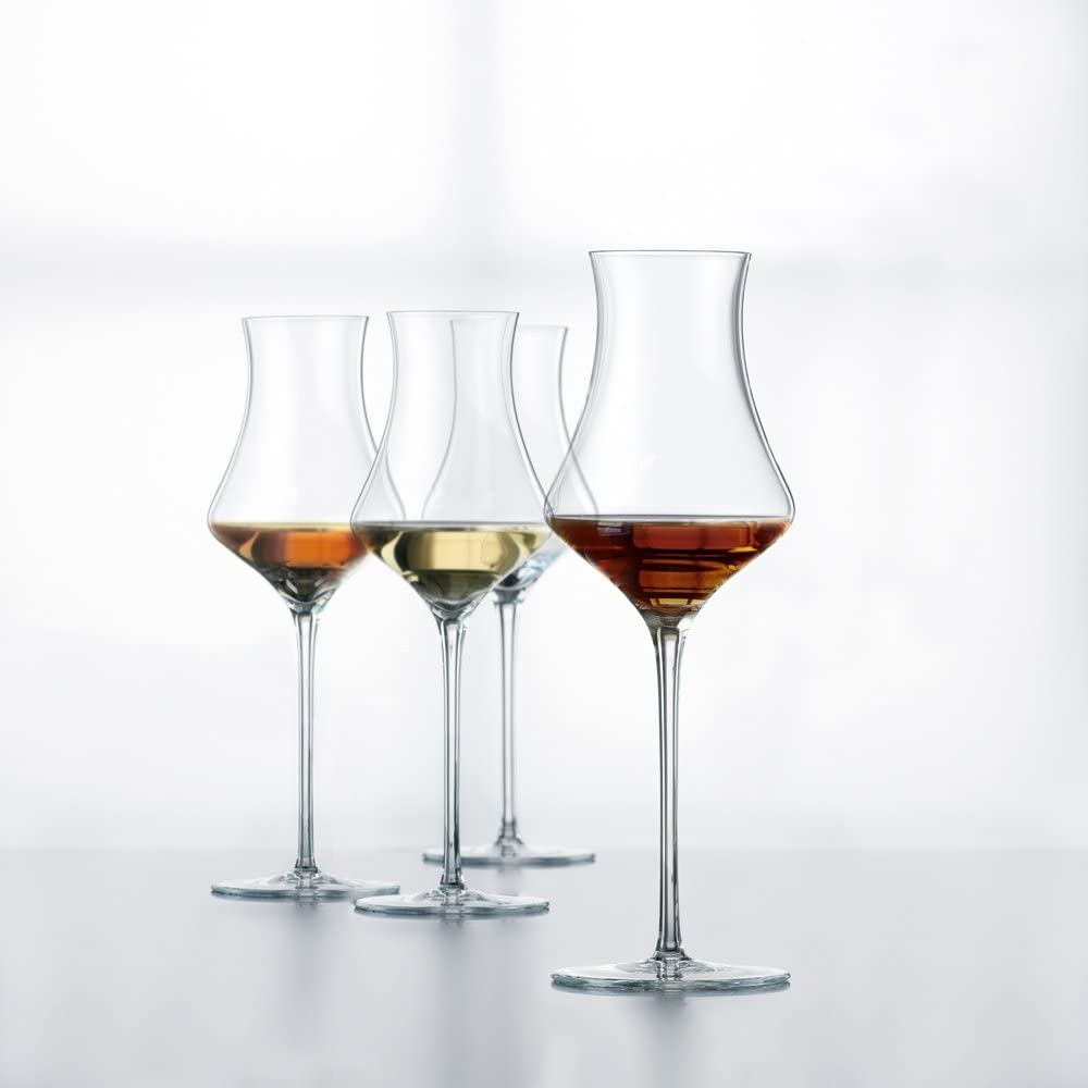 Set di 4 calici da liquore in vetro cristallino. Dimensioni: mm 74 x 21 h - Capacità: 190 ml. In negozio e online su tuttochic.it