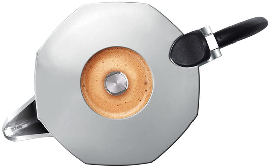 Caffettiera da 2 tazze capace di erogare una doppia crema. Sistema unico e brevettato capace di erogare il caffè come quello della Moka, offrendo una deliziosa crema come un caffè espresso Esclusiva valvola di sicurezza brevettata Bialetti, ispezionabile e di facile pulizia. In negozio e online su tuttochic.it