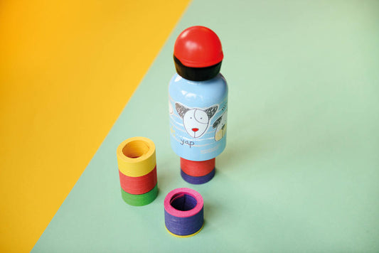 Bottiglia realizzata in alluminio, dispone di un rivestimento interno che mantiene inalterato il sapore e l'odore delle bevande. Tappo igienico e con chiusura a vite ermetica. In negozio e online su tuttochic.it