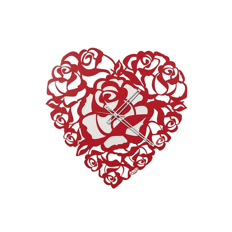 Orologio da parete in metallo di colore rosso. Dimensioni: 48 x 48 cm. In negozio e online su tuttochic.it