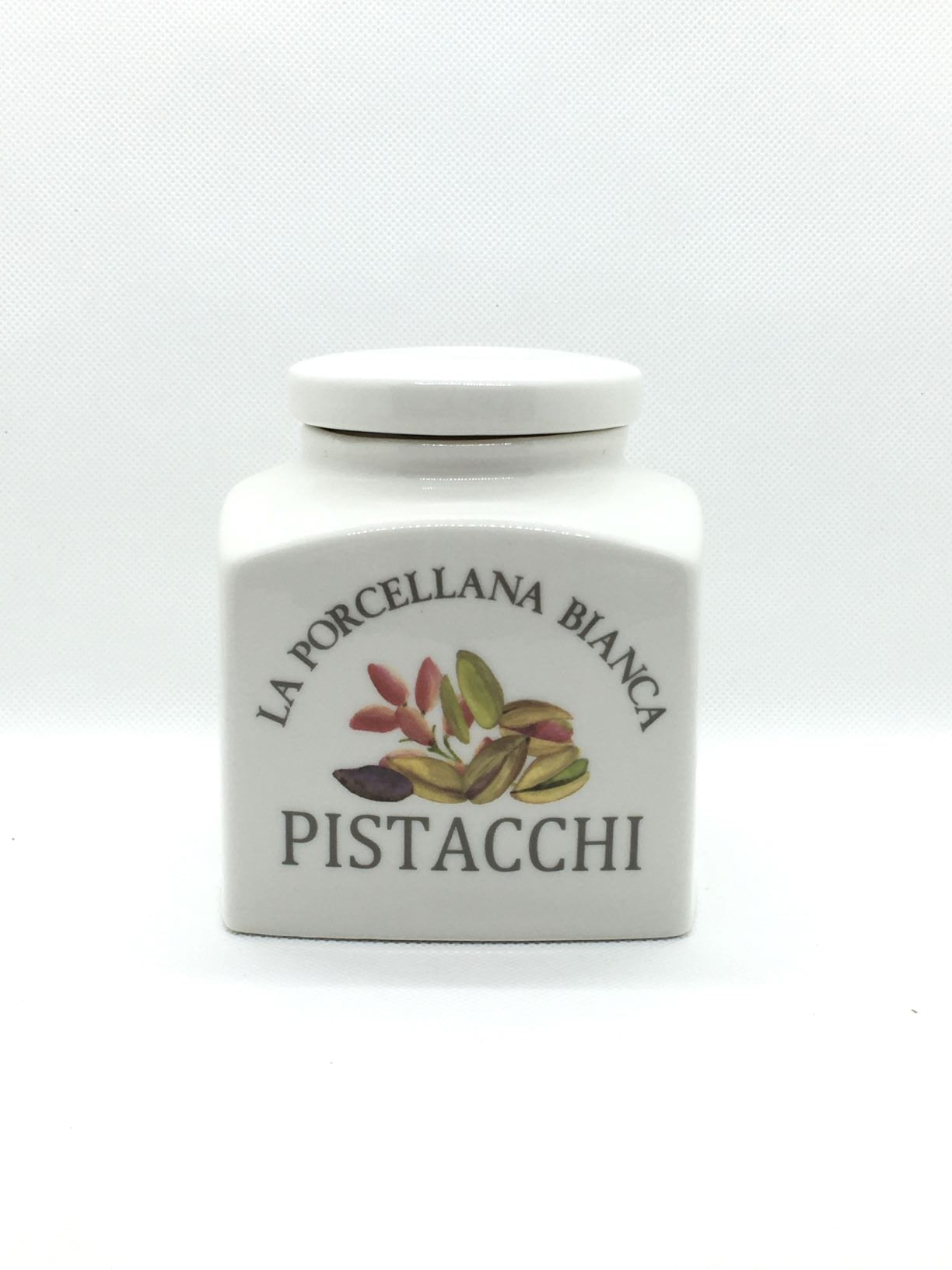 Barattolo porcellana con scritta decorata Pistacchi Dimensioni : 9,5x9,5 x h11 cm. Capacità 500cc Portano colore in cucina i funzionali barattoli Conserva, con un’intuitiva illustrazione per catalogare spezie, tè, caffè e tisane, tutti dotati di un pratico tappo a chiusura ermetica. In negozio e online su tuttochic.it