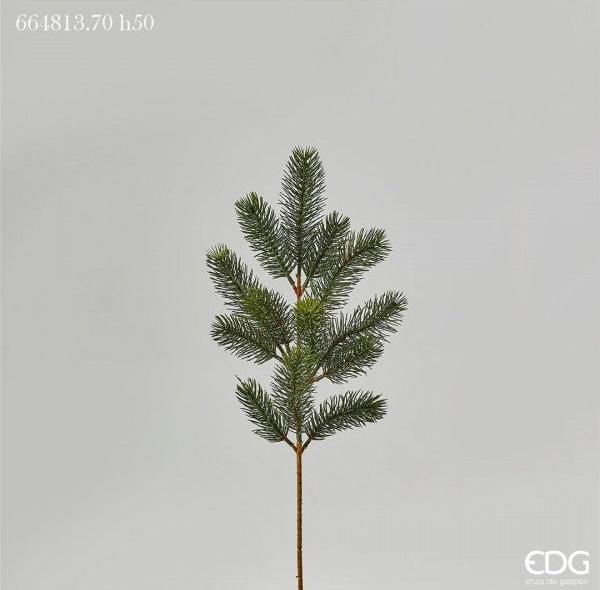 Ramo di pino composto da 13 rametti. Ideale per creare o arricchire composizioni di fiori invernali o natalizi. Dimensioni: altezza cm. 50. In negozio e online su tuttochic.it