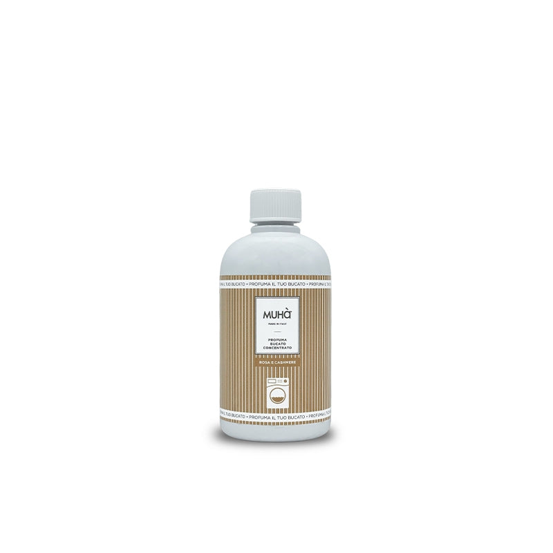 Prodotto profuma bucato concentrato da 400 ml che dona ai tuoi capi un profumo persistente e duraturo nel tempo. Non contiene parabeni. Info sulla Fragranza ROSA E CASHMERE La combinazione di rosa, iris, geranio, orchidea, mughetto e fiori d’arancio uniti ai frutti estivi donano... In negozio e online su tuttochic.it