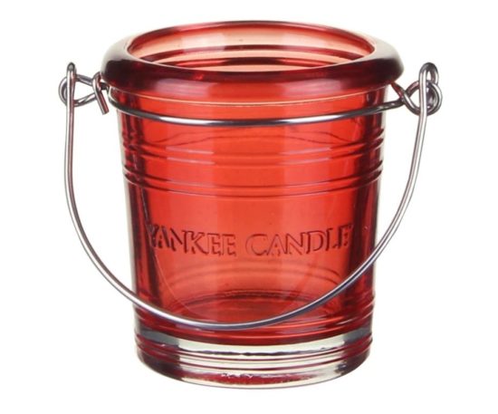Porta candela a forma di secchiello in vetro di colore rosso e manico infilo di acciaio, ideale per candele sampler e T-Light. Dimensioni: ø (esterno) 8 cm, altezza cm 6,5. In negozio e online su tuttochic.it