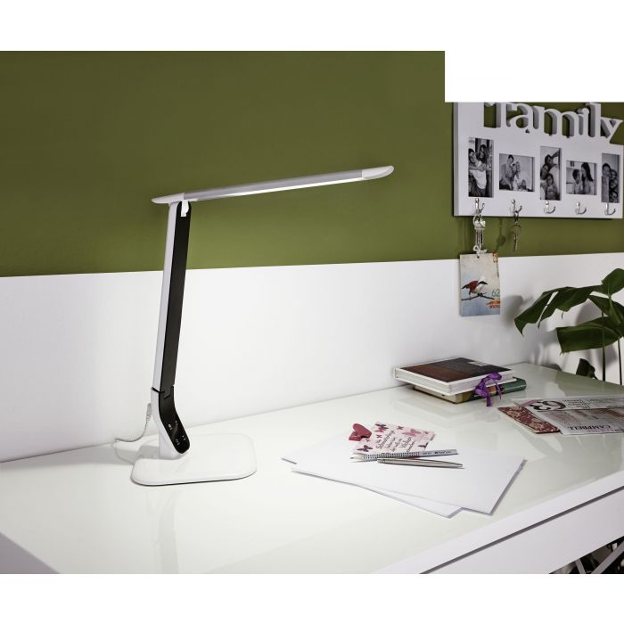 Lampada da scrivania in metallo e policarbonato bianco e nero. Dimensioni Altezza articolo (in mm): 430 Lunghezza base (in mm): 180 Larghezza base (in mm): 180 Peso netto: 1,03 Informazioni tecniche Classe di protezione: 2 Temperatura colore: 3000K, 4500K, 6000K Tensione di rete: 220-240V,50/60Hz Tensione di esercizio: 12V Tipo di interruttore: Dimmer a sfioramento