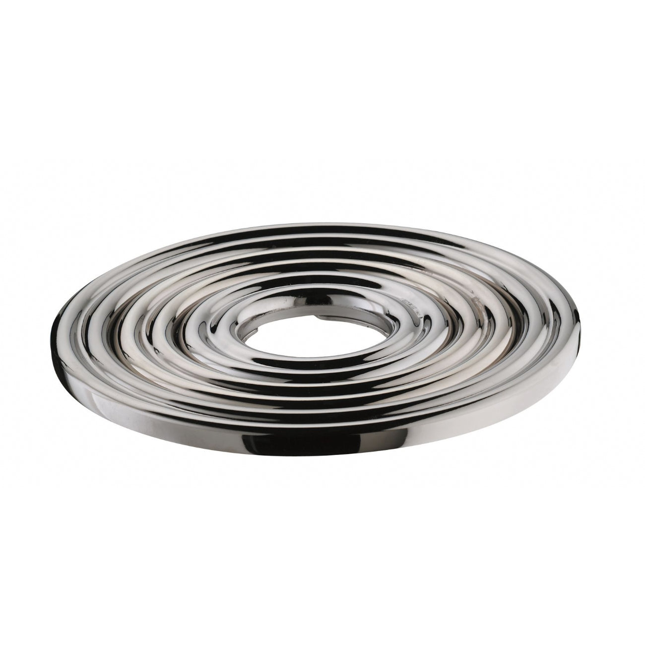 Sottopentola composto da tre pezzi che si inseriscono l'uno nell'altro. Un design puro, dal fascino discreto e minimale che vuole risaltare l'acciaio. In negozio e online su tuttochic.it