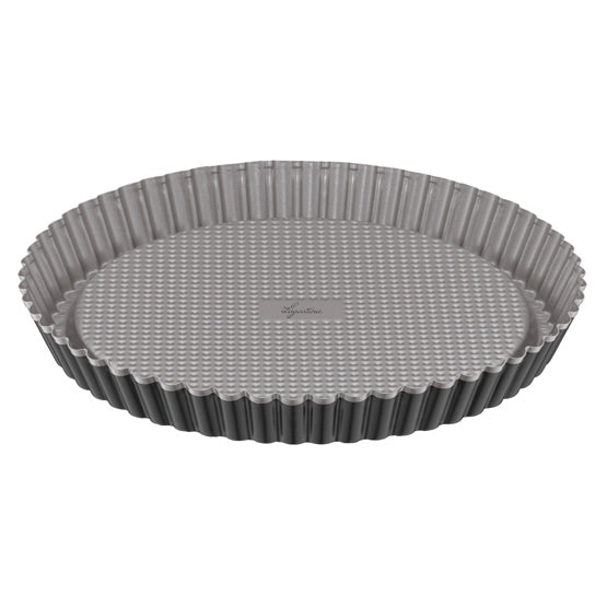 Tortiera apribile cm 24 in acciaio al carbonio made in germany. Gustosa è la linea forno Lagostina perfetta per chi vuole sperimentare sia ricette dolci sia salate. Tutti i prodotti di Gustosa sono facili da lavare grazie al rivestimento 100% antiaderente, sicuro per la salute. In negozio e online su tuttochic.it