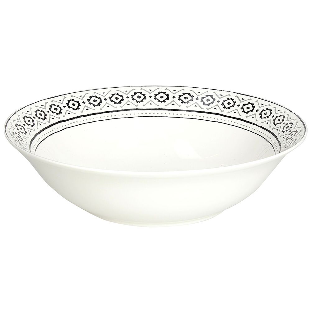Insalatiera in porcellana decorata diametro cm 23. Linea Arena Tatto, un effetto vissuto intenzionale e grunge. Il tema tribale viene rivisto con questo chiaro scuro volutamente vissuto e in rilievo. Realizzati in New Bone China sono resistenti in lavastoviglie e microonde. In negozio e online su tuttochic.it
