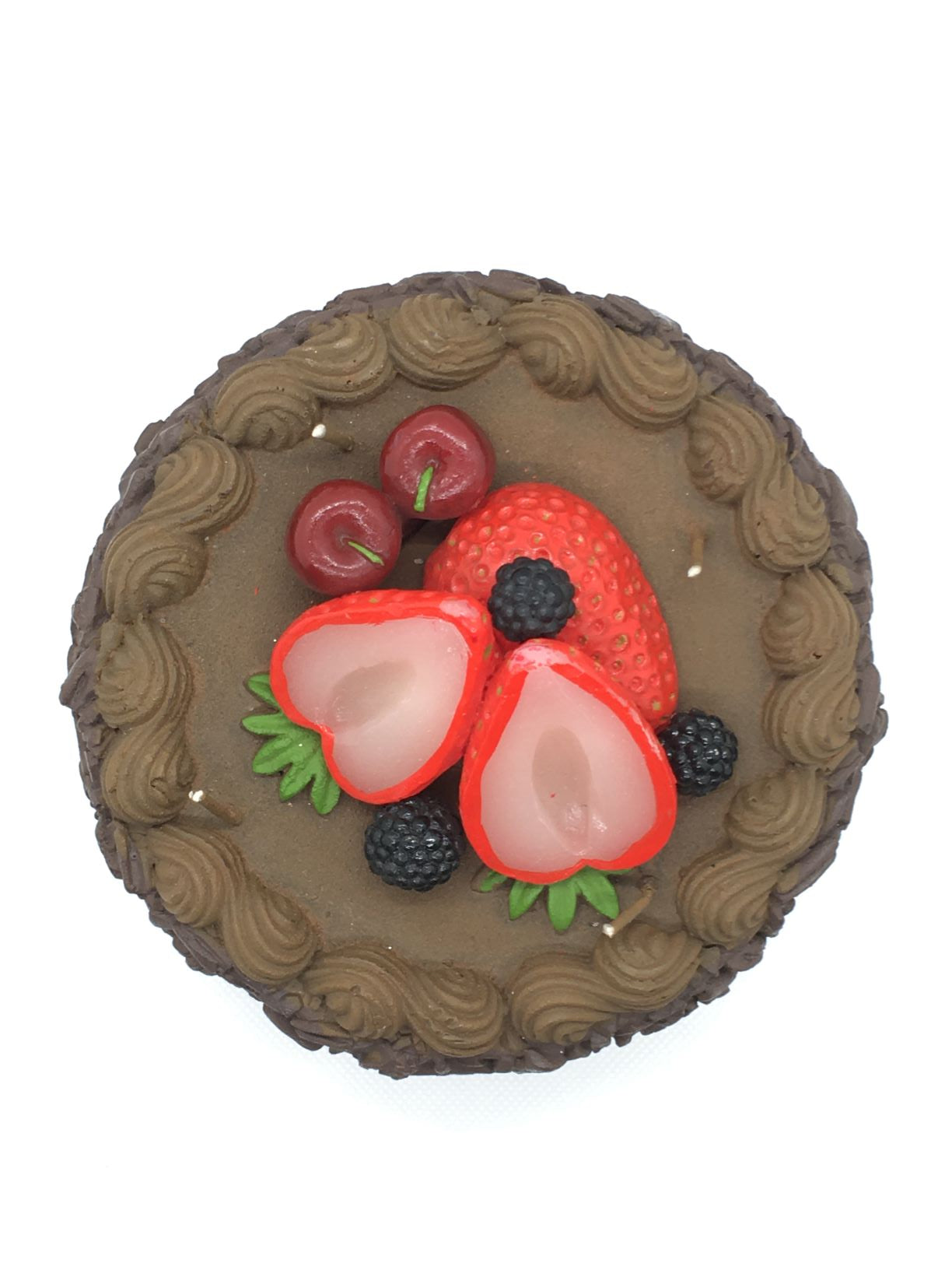 Candela decorativa a forma di torta decorata a mano. Dimensioni: diametro cm 14 x 9 h Materiale: cera Non è un giocattolo, tenere lontano dalla portata dei bambini.