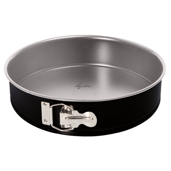 Tortiera apribile cm 28 in acciaio al carbonio made in germany. Gustosa è la linea forno Lagostina perfetta per chi vuole sperimentare sia ricette dolci sia salate. La famiglia infatti comprende teglie per pizza, stampi rettangolari per plumcake o tondi per crostate, fino alle tortiera apribili con cerniera.