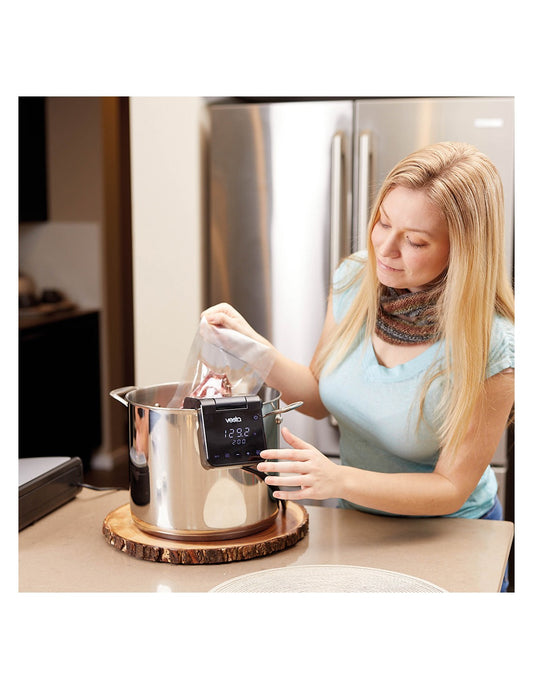 Roner Circolatore ad immersione versatile con pompa potente che può mantenere le temperature di cottura fino a 30 litri d’acqua. In negozio e online su tuttochic.it