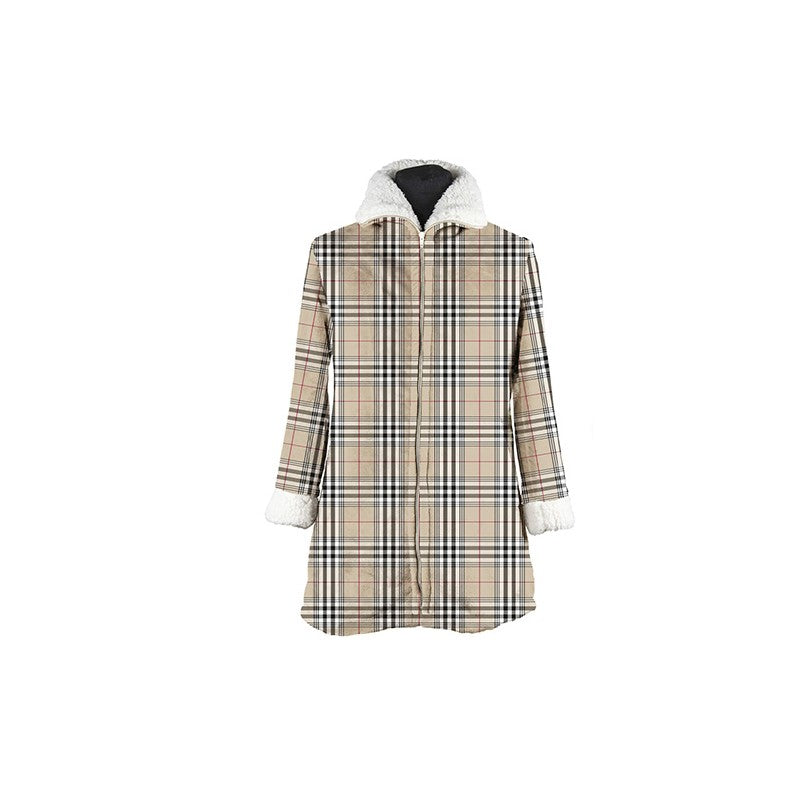 Vestaglia in morbidissima microfibra con fondo di colore beige e decoro Tartan scozzese. "Fatti coccolare con un morbido abbraccio". Tessuto 100% poliestere. In negozio e online su tuttochic.it