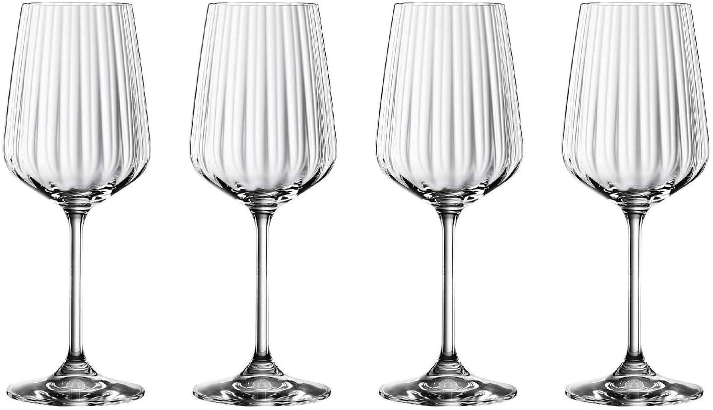 Set di 4 calici per vino rosso in vetro cristallino lavorato. Dimensioni: mm 96 x 225 h - Capacità: 630 ml. Lavabile in lavastoviglie. In negozio e online su tuttochic.it