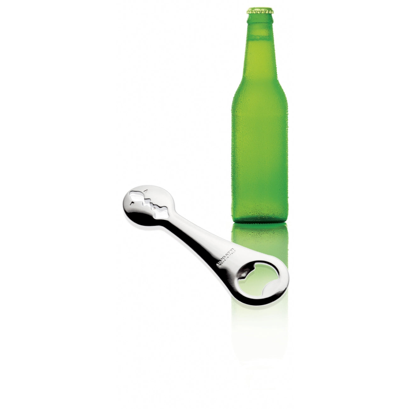 Kiss apribottiglia. Dal romantico design, che riprende due volti che si baciano, diventa anche una speciale idea regalo. Si consiglia di lavare a mano. In negozio e online su tuttochic.it