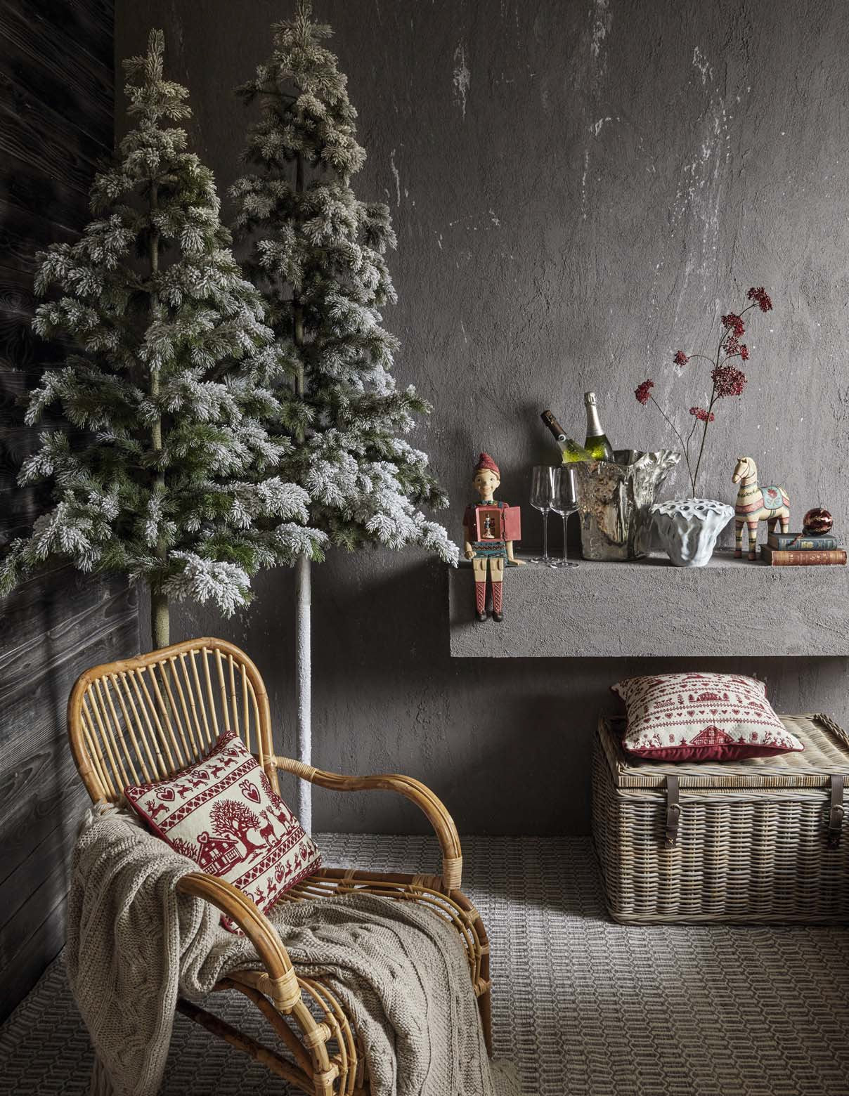 Per chi sogna un Natale da cartolina, la collezione di alberi innevati firmata Enzo De Gasperi è la scelta perfetta. In negozio e online su tuttochic.it