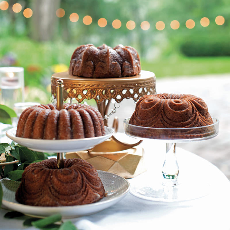 L'oggetto più famoso di Nordic Ware è lo stampo per Bundt.  La linea Bundt è salita a fama mondiale quando è stata usata per cuocere la classica torta con forma a ciambella. Scopri la collezione in negozio e online su tuttochic.it