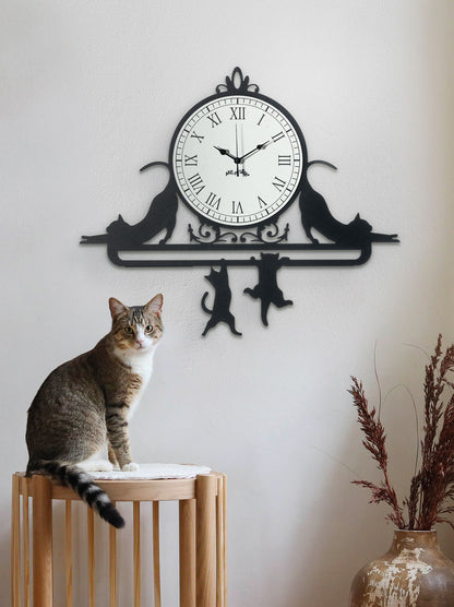 Orologio Cattitude da parete, realizzato in ferro e di colore nero, il complemento d’arredo per chi vuole unire l’utilità all’amore per gli animali. Originale e simpatico rappresenta l’allegria e la freschezza degli ambienti. Dimensioni: 62 X 52 cm. In negozio e online su tuttochic.it