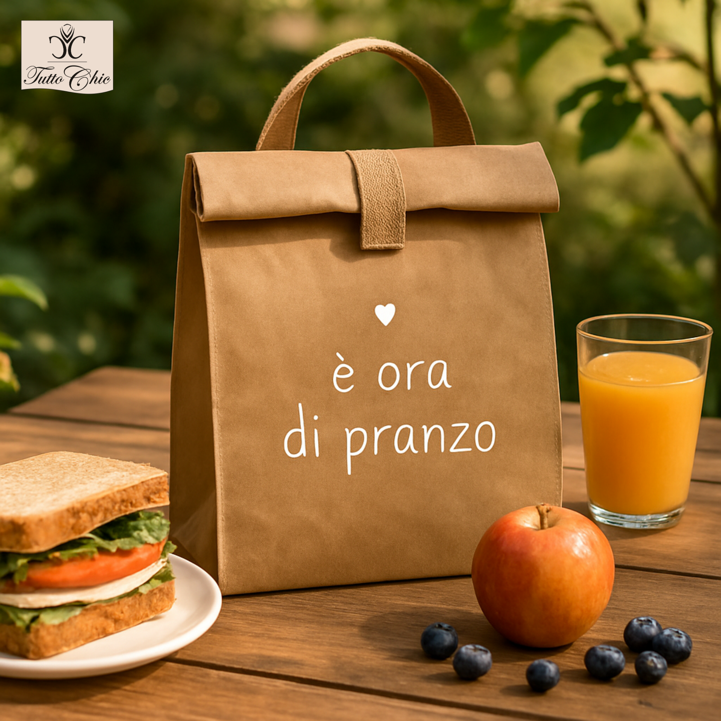 Sacchetto porta-pranzo termico Simple Day in fibra di cellulosa avana con scritta bianca "E' ora di pranzo".