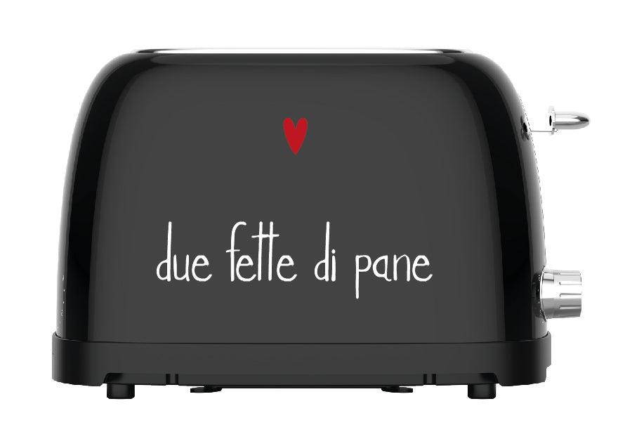 Aggiungi stile e un tocco di eleganza alla tua colazione con il Tostapane nero "due fette di pane" di Simple Day. Realizzato in metallo di colore nero e dal design vintage, è perfetto per tostare fette di pane e pancarrè. Dimensioni: 27 x 16,5 x 19 cm 220-240V  Disegnato in Italia. In negozio e online su tuttochic.it