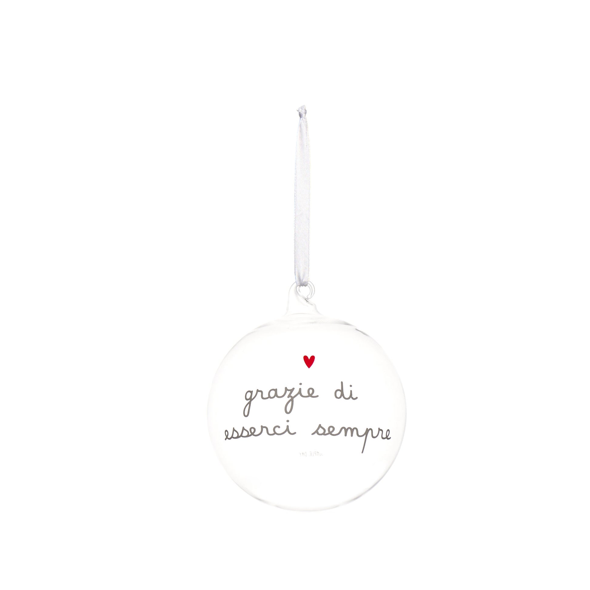 Aggiungi un tocco di eleganza al tuo albero di Natale con questa pallina realizzata in vetro borosilicato, un materiale trasparente, resistente e brillante, questa pallina porta un messaggio di ispirazione: "grazie di esserci sempre".  Dimensione: 12 cm. In negozio e online su tuttochic.it