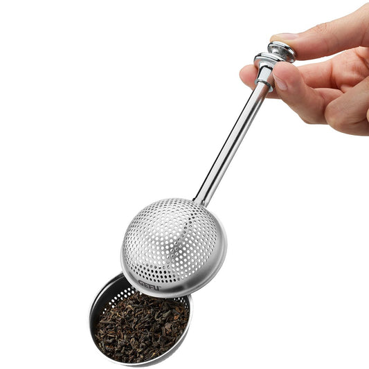 ideale per la preparazione di tè sfuso• sfera ad apertura facile grazie al manico scorrevole•  adatto anche per erbe e spezie• dimensioni: cm 17,2 x 5• acciaio inox pregiato / resina Lavabile in lavastoviglie. In negozio e online su tuttochic.it