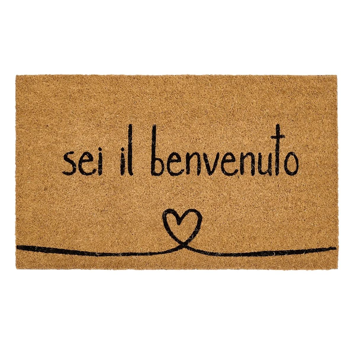 Accogli i tuoi ospiti con un sorriso e un'atmosfera positiva grazie a questo zerbino in fibra di cocco con la divertente scritta "sei il benvenuto". Lasciamo entrare solo allegria nella tua casa! Dimensioni: 45 x 75 cm Disegnato in Italia. In negozio e online su tuttochic.it