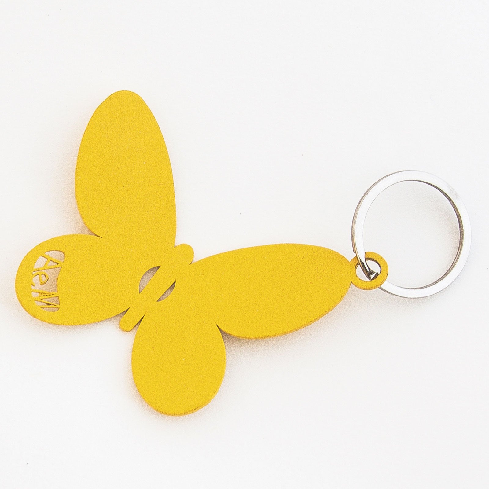 Portachiavi in metallo verniciato a forma di farfalla. Dimensioni: 7 x 6 cm. In negozio e online su tuttochic.it