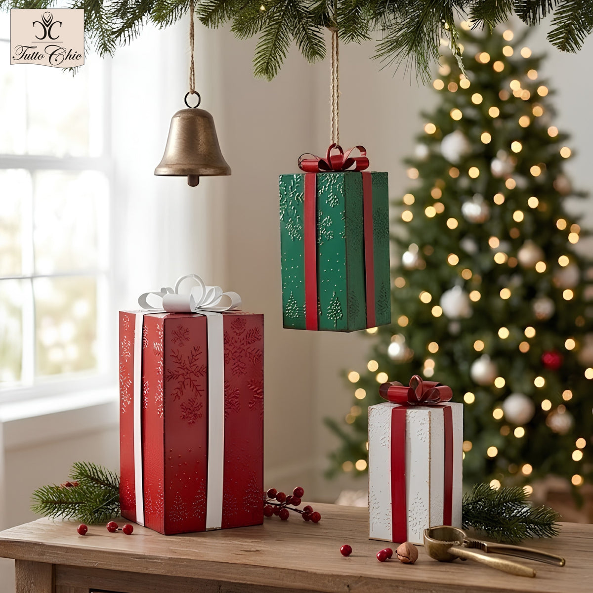 Set 3 pacchi decorativi natalizi in metallo bianco, verde e rosso
