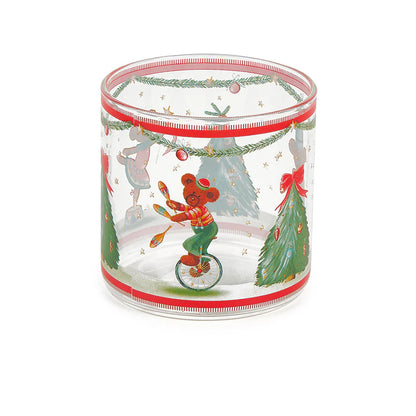 Esalta il pranzo di Natale con lo stile raffinato dei bicchieri natalizi "Bear Wonderland". Realizzati in vetro borosilicato decorato, questi 6 bicchieri aggiungeranno un tocco di eleganza. Disponibili in due diverse fantasie di decoro. Dimensioni e capacità: 8x8 cm - 300 ml. In negozio e online su tuttochic.it