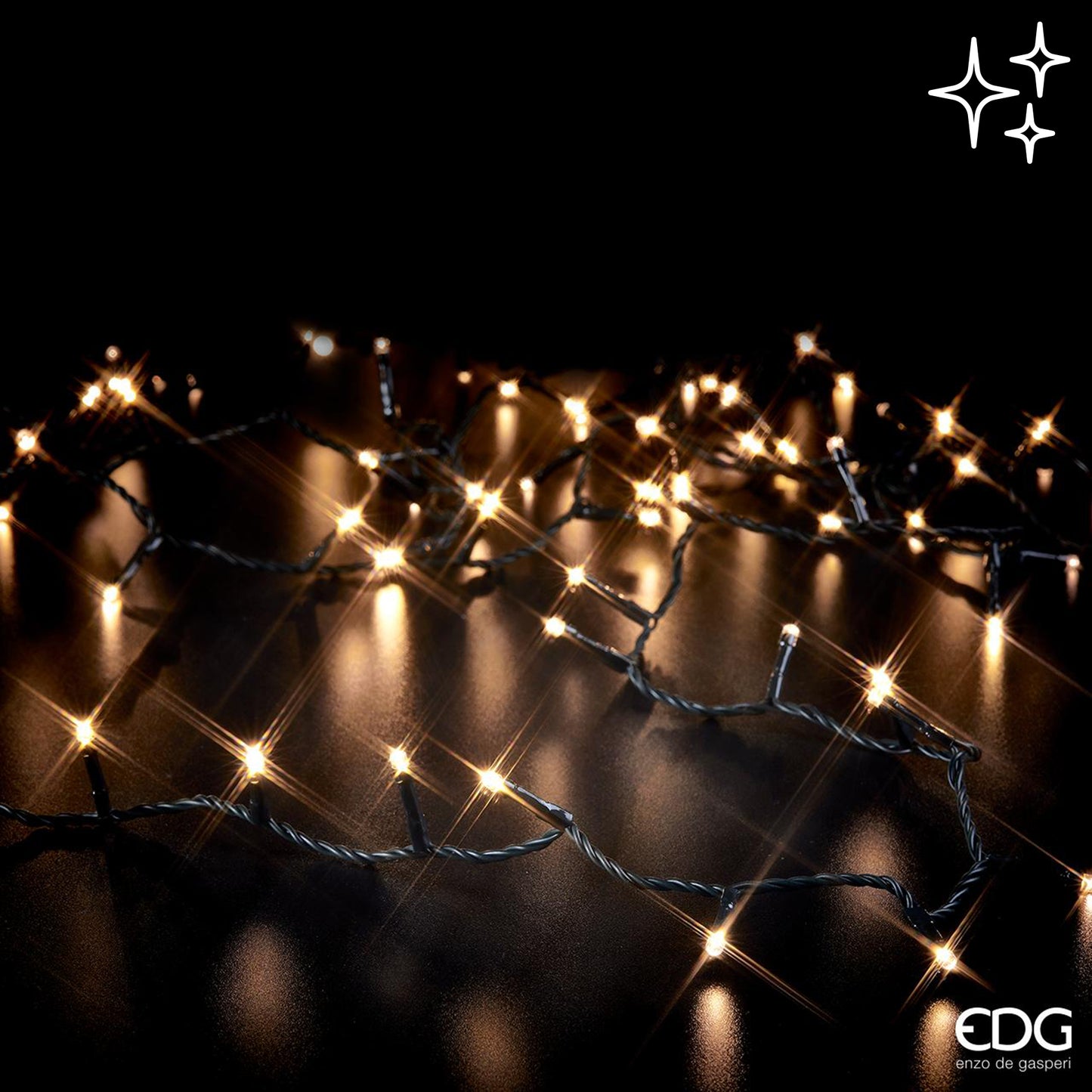 Filo con 500 luci miniled cavo pvc luce calda con 8 giochi e memoria. Lunghezza : 3 mt. di filo + 25 mt con led. Uso interno/esterno Consumo totale: 6 W. Durata 15000 ore Categoria luci: Class II. Caratteristiche tecniche: IP 44. In negozio e online su tuttochic.it